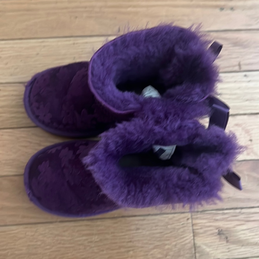 Girls purple uggs size 10